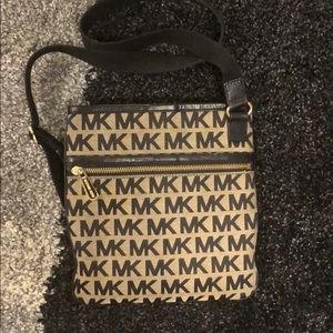 Micheal kors pouch